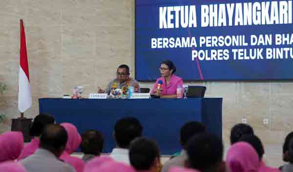 Kapolda PB n Istri di Polres Teluk Bintuni