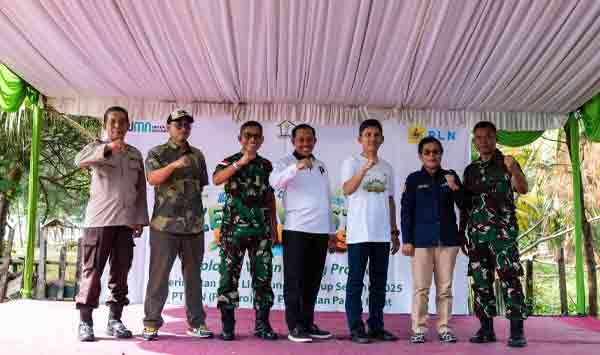 HLH Sedunia: PLN “Beach Clean Up” Sukses Kumpul 1,62 Ton Sampah di Pantai Holtekamp 4 PLN Beach Clean Up Pantai Holtekamp4