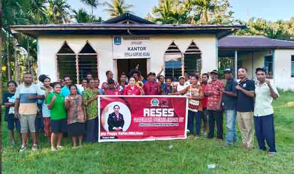 Peggy Kafiar Serap Aspirasi 3 Kampung di Distrik Andey: Soroti Air Bersih hingga Jalan Rusak 3 Peggy Kafiar Reses 3 Kampung di Distrik Andey3