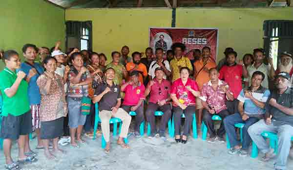 Peggy Kafiar Serap Aspirasi 3 Kampung di Distrik Andey: Soroti Air Bersih hingga Jalan Rusak 4 Peggy Kafiar Reses 3 Kampung di Distrik Andey4