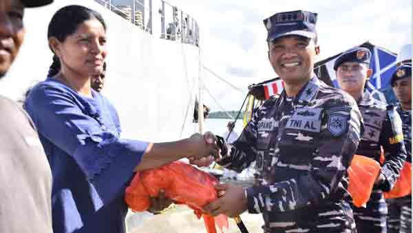 Satgas Trisila AL-Pemda Morotai Gelar Bakti Kesehatan Gratis di KRI Teluk Wondama-527 3 Satgas Trisila 25 Pemda Morotai Bakti Kesehatan Gratis3