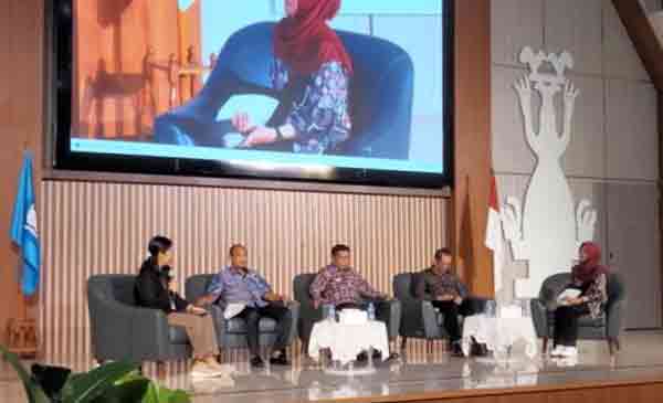 Walkot BW Perda Bahasa Ind di ruang Publik