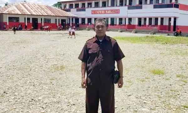Krisis Pendidikan di Tanah Sendiri, Anak Kamoro Justru Pilih Sekolah di Luar Nawaripi 2 Berty Temorubun Wakasek di Nawaripi