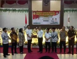 Hadiri Konferensi PGRI Buru 2025, Bupati Ikram Apresiasi Peran Guru Didik Anak Bangsa
