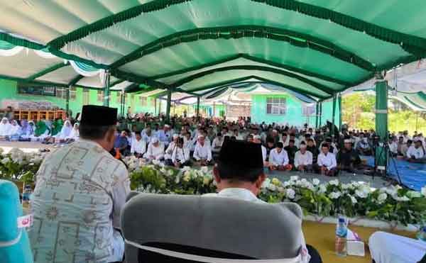 Bupati Buru Wabup Santuni Anak yatim