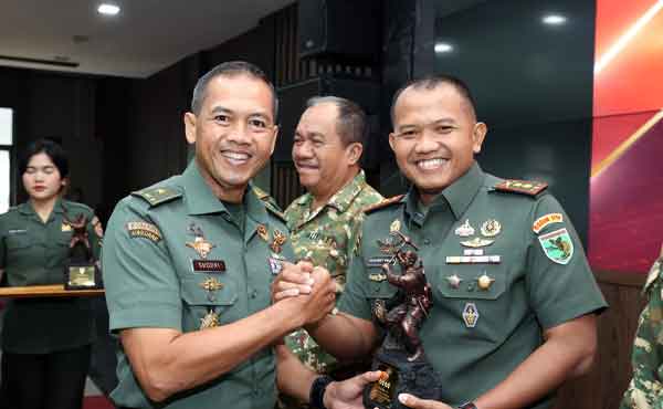 Bupati JR Dansatgas Terbaik Nasional2