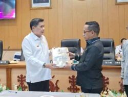 Pemkot Ambon Resmi Serahkan 4 Ranperda ke DPRD, Ini Rinciannya