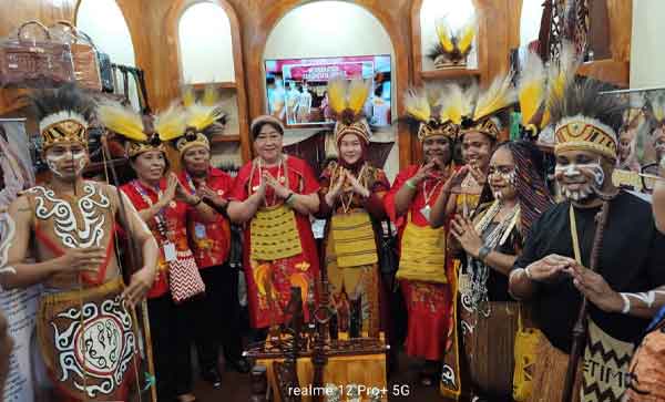 Dekranasda Mimika Pukau Panggung nasional2
