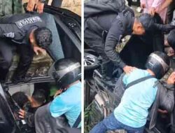 Heroik! 2 Personil Brimob Bantu Evakuasi Korban Kecelakaan, Begini Aksinya