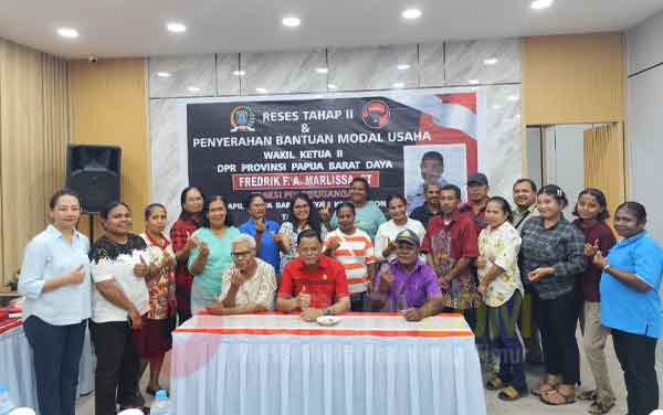 Disela Reses II, Wakil Ketua DPRP PBD Serahkan Bantuan Modal Usaha 2 Fredrik Marlisa Reses II 2025 5