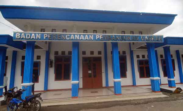 Astaga ! Aktivitas Pemerintahan di Mamberamo Raya Lumpuh Total 4 Kantor Bupati Mambraya Dipalang4