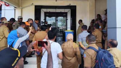 Gubernur Elisa Irit Bicara Saat Buka Palang Kantor Dinas PUPR PBD