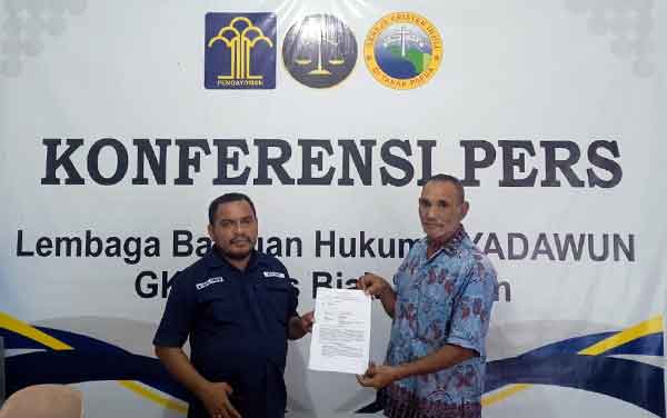 Keluarga Korban Dugaan Penganiayaan Oknum Polisi Surati Kapolres Biak, Ini Permintaannya 1 LBH KYADAWUN Biak ortu polisi