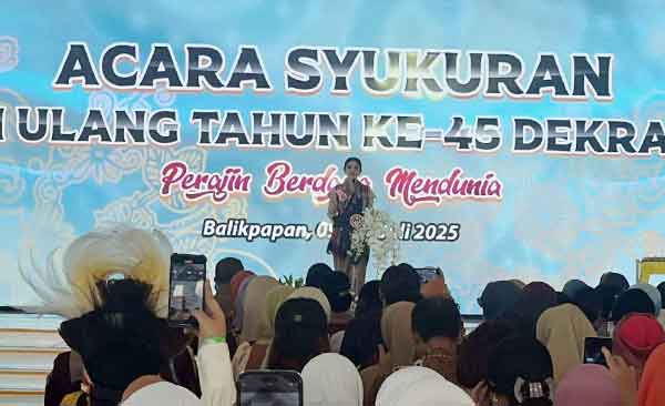 Lisa Wattimena HUT Dekranas 45 Balikpapan