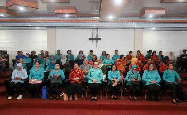 Lisa Wattimena Pola Asuh Anak2