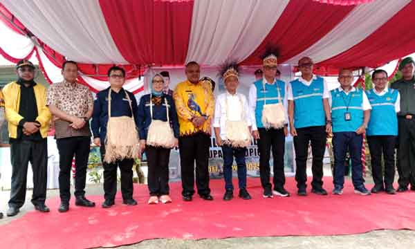 Menteri ESDM-Dirut PLN Kunjungi Supiori, Pastikan Proyek PLTM Jalan 2026 3 Menteri ESDM n Dirut PLN Kunjungi Supiori3