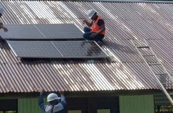 PLN Hadirkan Terang melalui SuperSUN di SD YPK Elim Berakha Napan Nabire 3 PLN SD YPK Elim Berakha Napan3