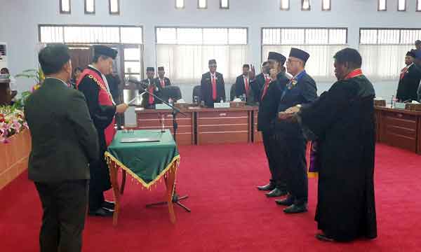 Pelantikan 2 Waket DPRK Mambraya