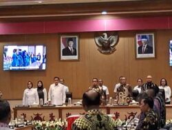 Pemkot Ambon Serahkan Nota KUA-PPAS Perubahan 2025 ke DPRD, Ini Rincian Targetnya