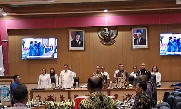 Pemkot Ambon Serahkan Nota KUA PPAS Perubahan 2025