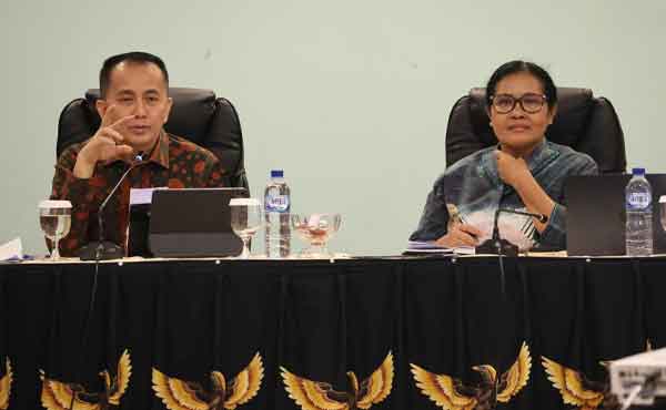 Pj Gubernur Papua Langsung Pimpin Rapat OPD hingga Tengah Malam, Beri Arahan Ini 2 Pj Gub Pap Agus Fatoni Rapat OPD2