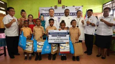 Kunjungi Sekolah di Momen HAN 2025: Pj Gubernur Papua Gandeng CSR Beri Bantuan
