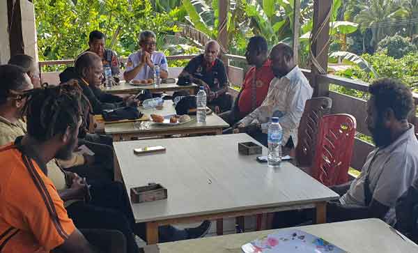 Polemik Palang kantor Pemerintahan Mambraya