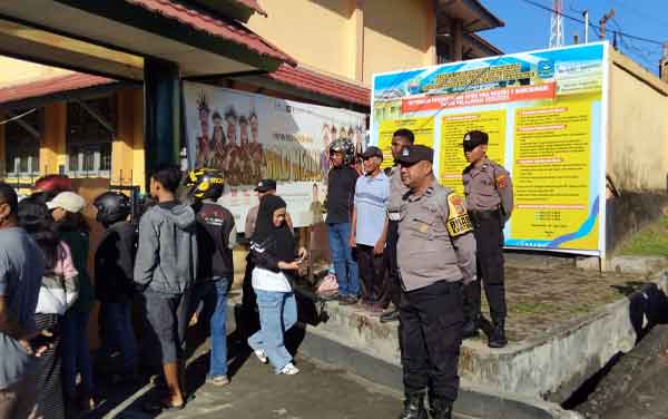 Polresta Kawal Pendaftaran Siswa di Manokwari