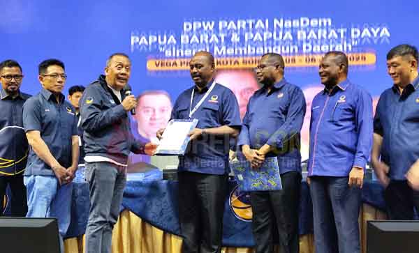 Saan Mustopa SK NasDem Teluk Bintuni