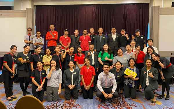 Bangun Budaya Kerja Positif, Swiss-Belhotel Ambon Apresiasi 2 Karyawan Terbaik 1 Swiss Belhotel Ambon Apresiasi 2 Karyawan