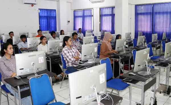 Unpatti Ambon Hour of Code and AI Literacy