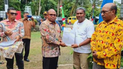 Serahkan Akta Notaris Koperasi Merah Putih, Wali Kota Sorong Tekan Tertib Administrasi