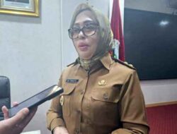 Sidak ke Gudang Bulog Ambon, Wawali Pastikan Beras Kemasan 5 Kg Sesuai Takaran