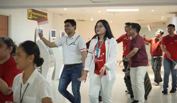 Meriahkan HUT ke 80 RI: Bandara Pattimura Ambon Gelar Parade Baju Adat dan Flashmob 2 Bandara Pattimura Ambon HUT RI 80 2