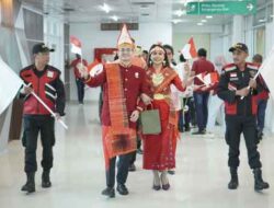 Meriahkan HUT ke 80 RI: Bandara Pattimura Ambon Gelar Parade Baju Adat dan Flashmob