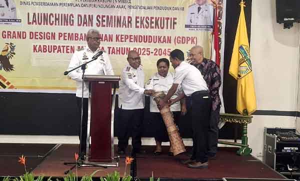 Bupati JR Launching Grand Design Kependududkan Mimika