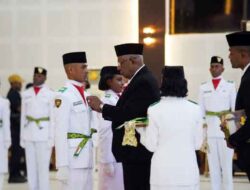 Kukuhkan Paskibra Mimika 2025, Bupati Rettob Titip Harapan Ini
