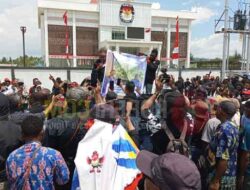 Massa BTM-CK Duduki KPU Papua Desak Sandingkan Data C Hasil Semua Kabupaten/Kota