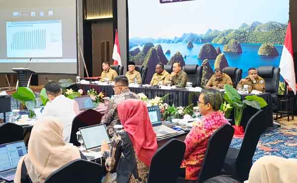 Gubernur PBD Dukung Pusat Perluas Jaringan Internet ke Wilayah Terpencil 2 Gub PBD Dukung Pusat Perluas Jaringan Internet2