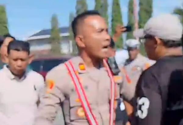 Aksi Damai di Bandara Sentani, Satu Pendemo Alami Kekerasan Fisik 1 IMG 20250812 WA00372