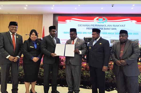 DPRP Tetapkan RPJPD dan RPJMD Papua Barat Daya dengan Sejumlah Catatan 2 IMG 20250815 WA01312