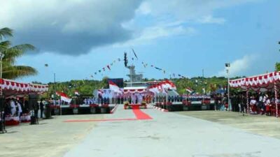 KRI Matabongsang-873 Dukung Upacara HUT ke 80 RI di Pulau Mbromsi