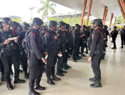 100 Personel Brimob Polda Papua Barat Diberangkatkan ke Sorong