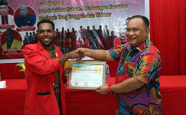Joni Betaubun FH Uncen Pemimpin Sejati2