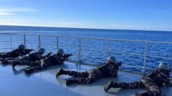 KRI Balongan-908 Gelar Latihan Tembak di Laut Pasifik, Tingkatkan Kesiapan Prajurit 4 KRI Balongan Latihan Tembak di Laut Pasifik