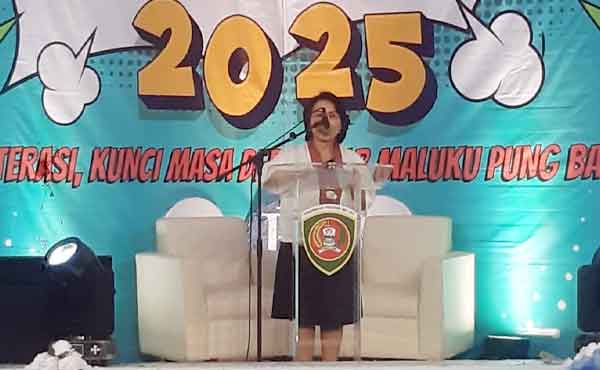 Resmi Tutup Pekan Literasi Maluku 2025, Begini Pesan Maya Lewerissa 3 Kadis Perpus Kearsipan Mal Elvi Yana Tikupassang