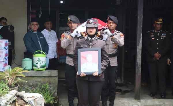 IPDA Ares Suranto Gugur Saat Kawal PSU Papua, Begini Sosoknya Dimata Kapolres Yapen 2 Kapolres Yapen Almarhum IPDA Ares Suranto2