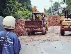 Longsor Susulan Batu Koneng, Satu Alat Berat BPJN Tertimbun