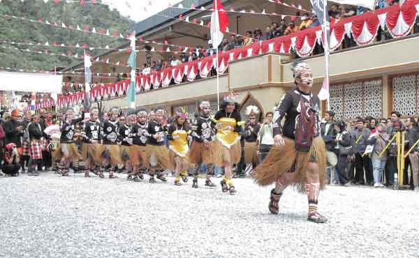 Dari Ketinggian 2.400 mdpl, "Parade Budaya Indonesia" PTFI Gaungkan Keberagaman 2 PTFI Parade Budaya Indo HTU RI 80 2