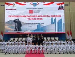 Wali Kota Septinus Resmi Kukuhkan Paskibra Kota Sorong 2025